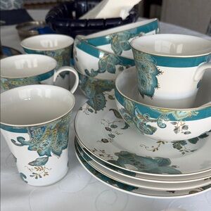 222 Fifth Breakfasr set